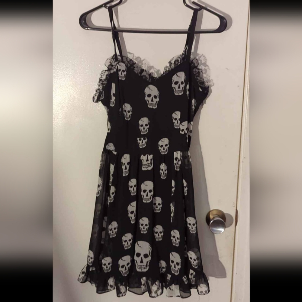 Royal Bones black lace skull